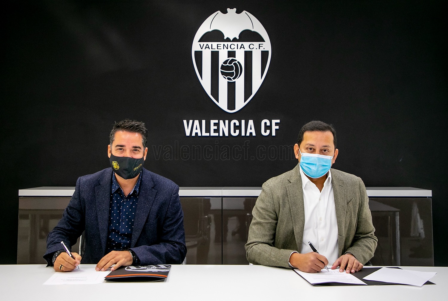 Assinatura do Contrato com Valencia C.F.